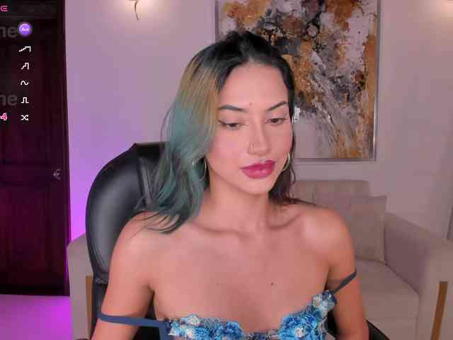 KayraLanne webcam
