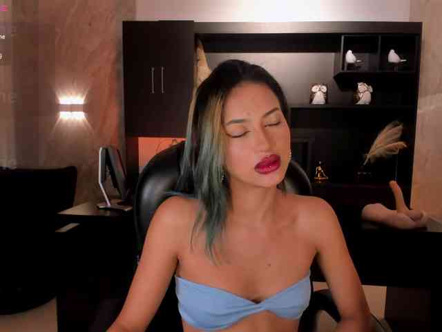KayraLanne webcam