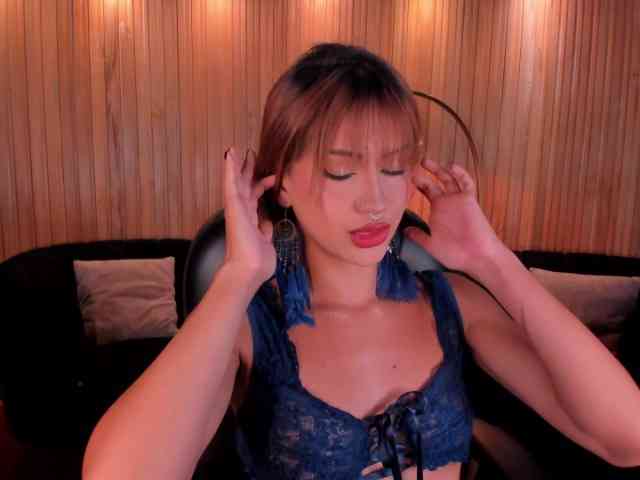 KayraLanne webcam