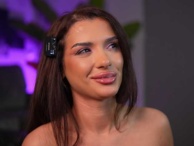 NaughtyyChloe webcam