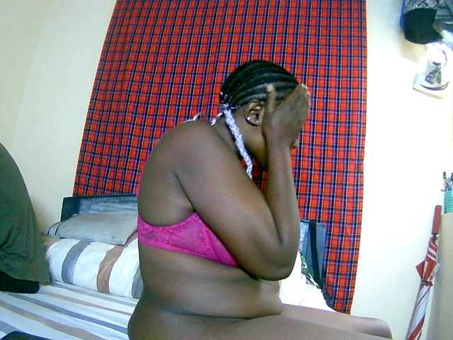 le modèle Lovely_jugs1 est en webcam porno dans un show sur le site bongacams, il possède les tags suivants: Ebony,Brunette,Trimmed