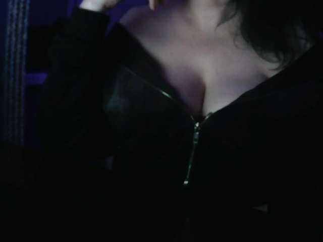 Angelina-- live cam on BongaCams