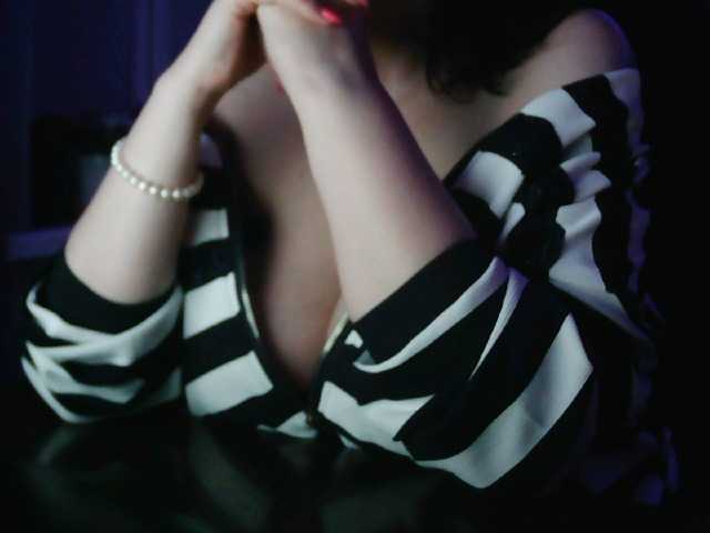 Angelina-- live cam on BongaCams