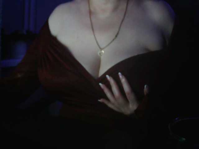 Angelina-- live cam on BongaCams