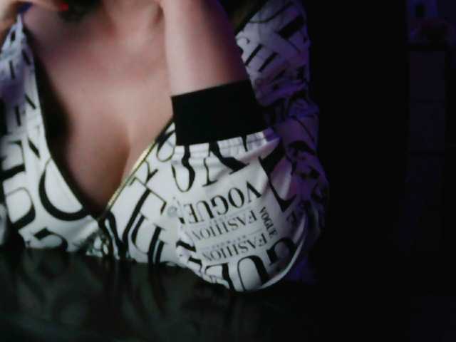Angelina-- live cam on BongaCams