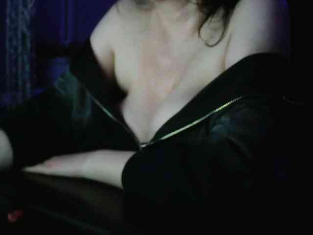 Angelina-- Live Webcam on BongaCams