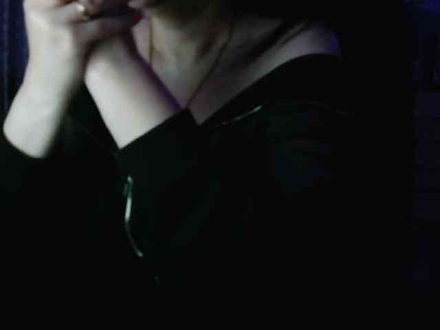 Angelina-- webcam