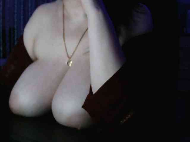 Angelina-- webcam