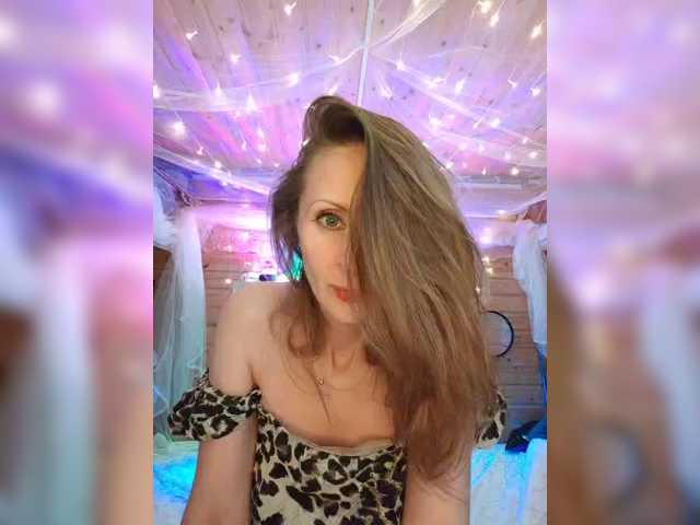 leezzzo live cam on BongaCams