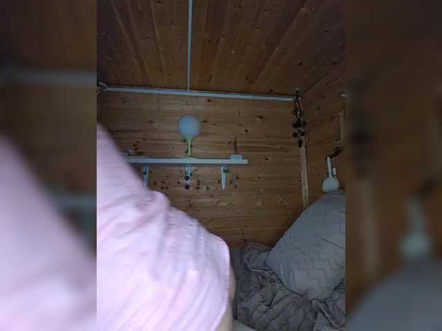 leezzzo's BongaCams show and profile