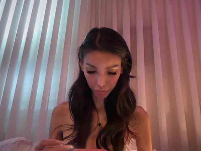 XMissVictoriaX webcam