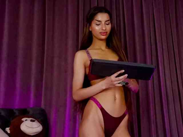ZariaaVera webcam