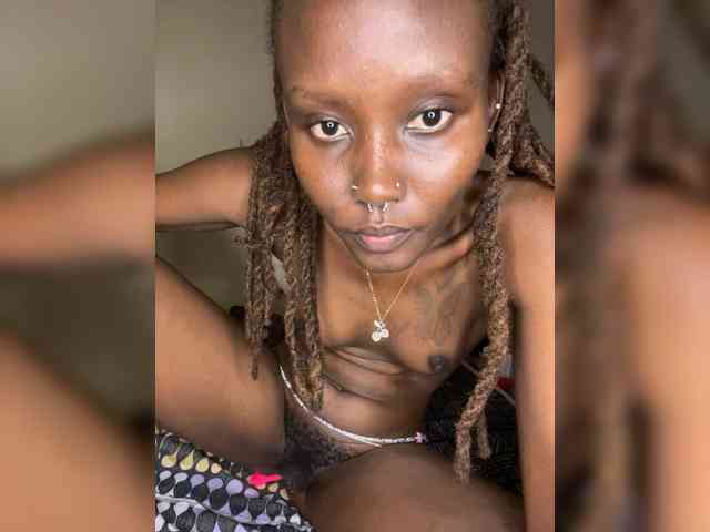 Richgirllover1 webcam