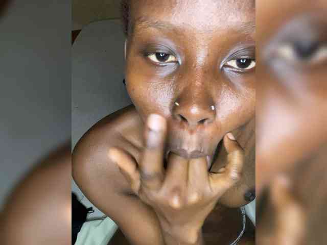 Richgirllover1 webcam