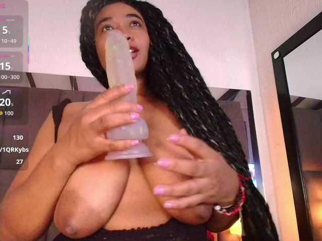 SelenaBigboobs
