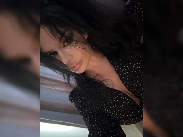 NotBellucci live cam on BongaCams