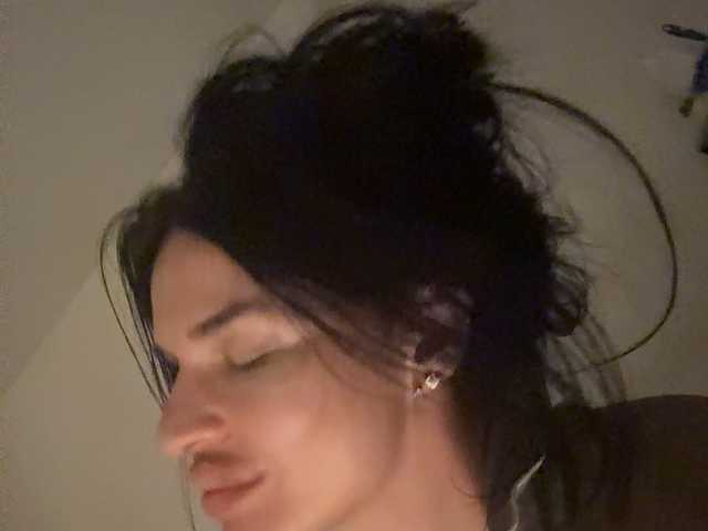  NotBellucci chat room