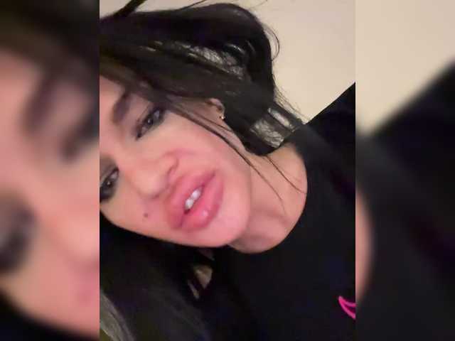  NotBellucci chat room