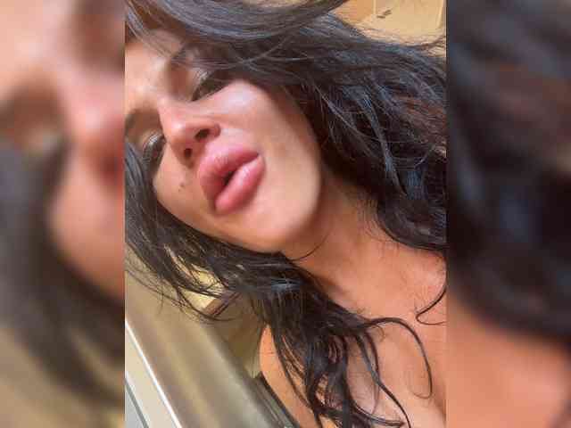 NotBellucci webcam
