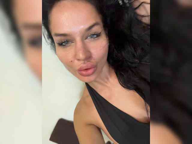 NotBellucci webcam