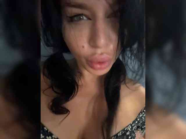 NotBellucci Sex Cam Show
