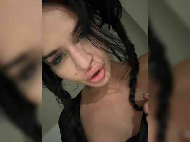 NotBellucci Sex Cam Show