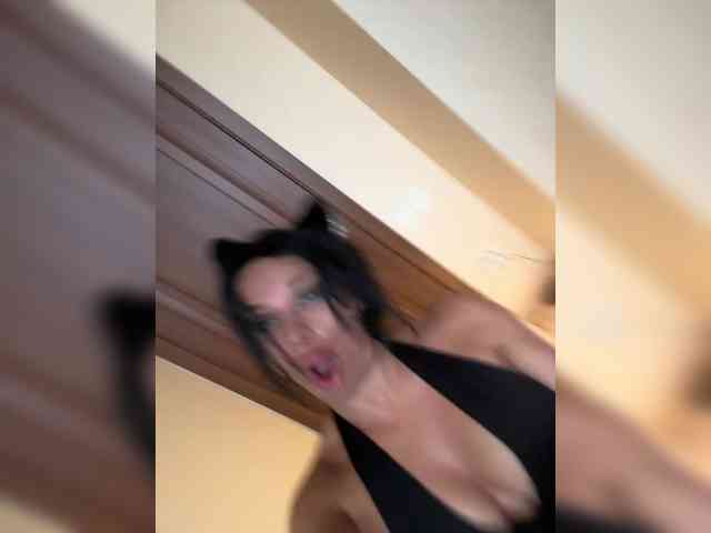 NotBellucci webcam