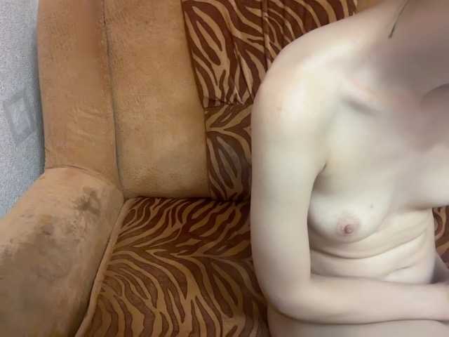 Alissared81 live cam on BongaCams