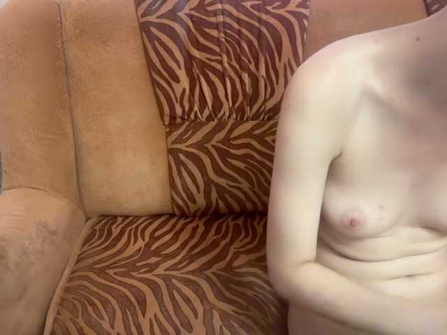 Alissared81 live cam on BongaCams
