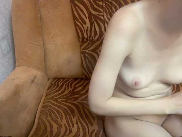 Alissared81 live cam on BongaCams