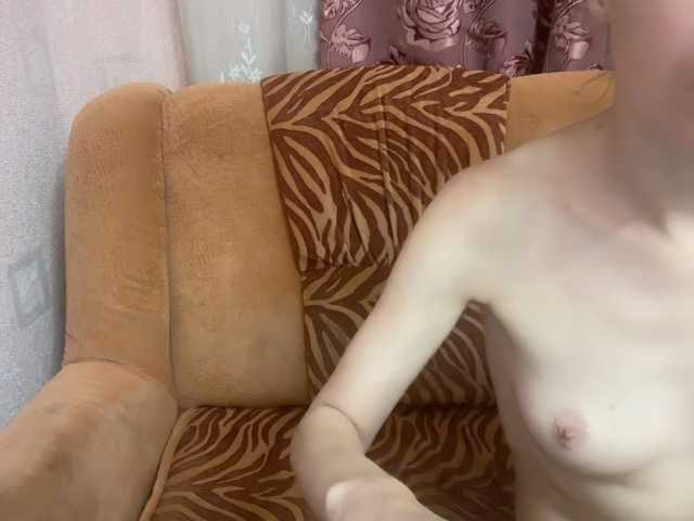 Alissared81 live cam on BongaCams