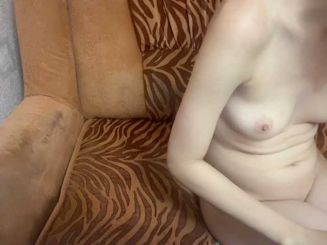 Alissared81 live cam on BongaCams