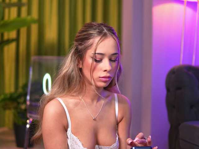 AvaSolis live cam on BongaCams