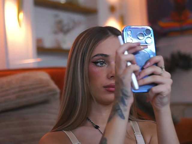 AvaSolis live cam on BongaCams