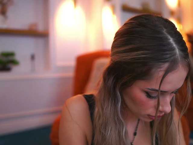 AvaSolis, en directo ahora en BongaCams