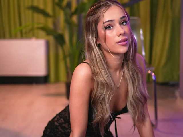 AvaSolis live cam on BongaCams