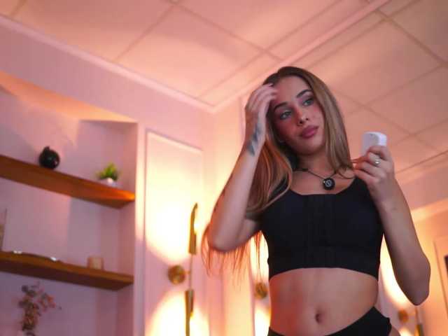 AvaSolis live cam on BongaCams