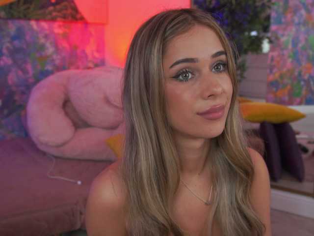 AvaSolis live cam on BongaCams