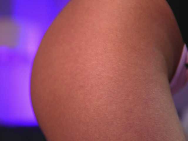 AvaSolis live cam on BongaCams
