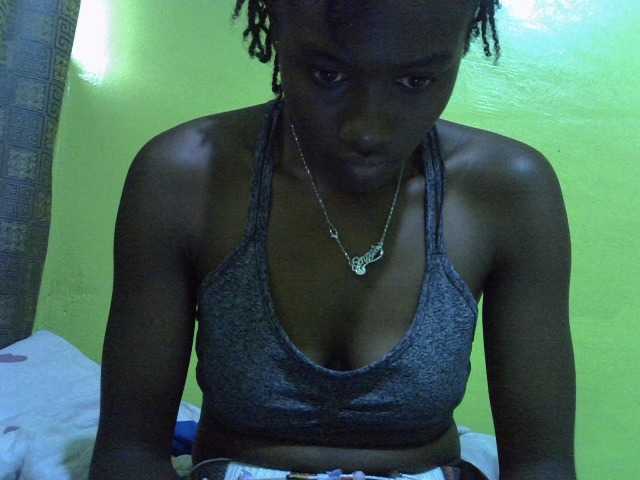 Sassy041 live cam on BongaCams
