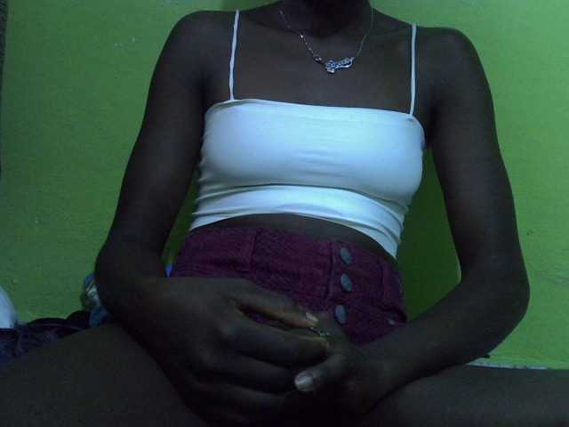 Sassy041 live cam on BongaCams