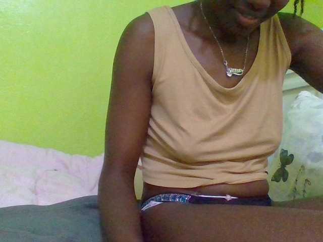 Sassy041 live cam on BongaCams
