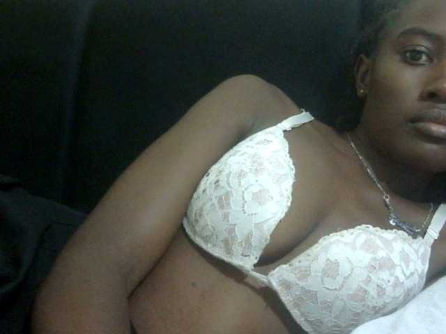 Sassy041 live cam on BongaCams