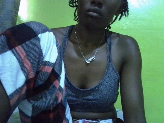 Sassy041 live cam on BongaCams
