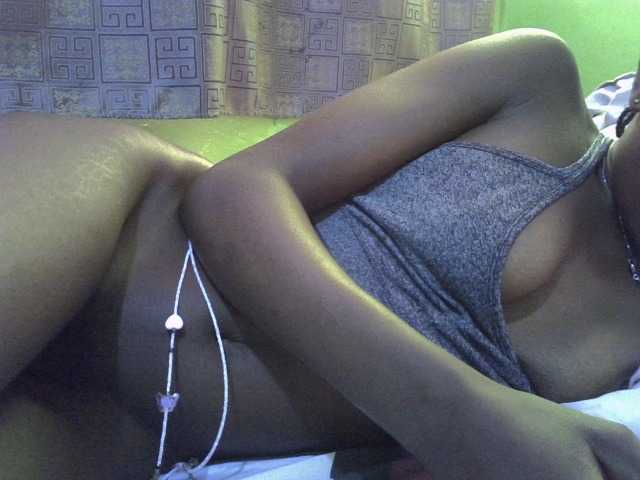 Sassy041 live cam on BongaCams