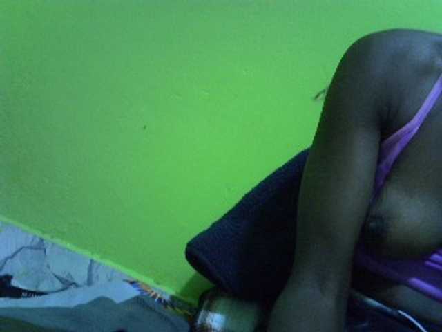 Sassy041 live cam on BongaCams
