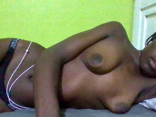 Sassy041 live cam on BongaCams
