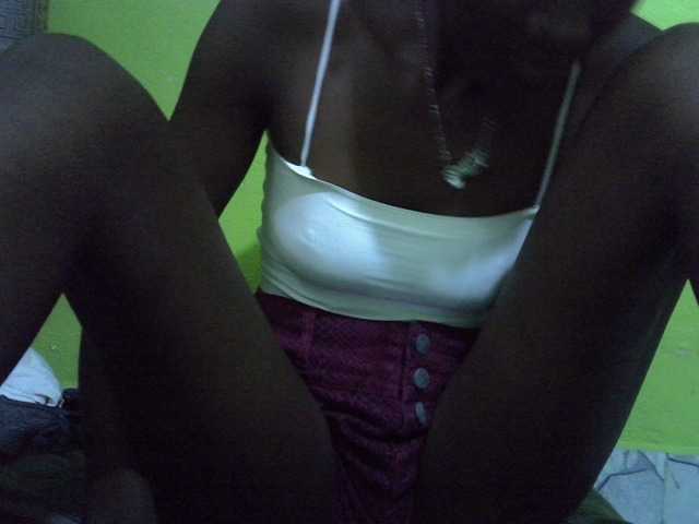Sassy041 live cam on BongaCams