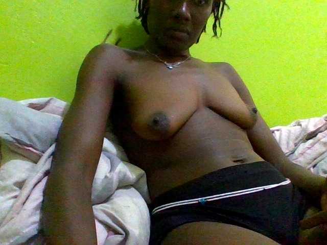 Sassy041 live cam on BongaCams