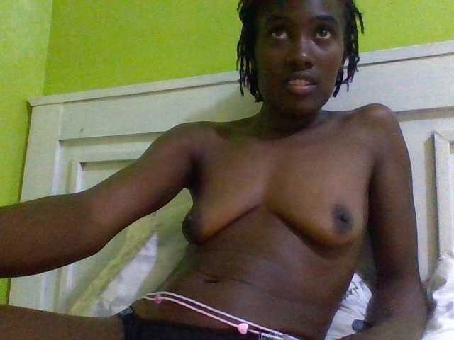 Sassy041 live cam on BongaCams